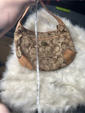 Coach Signature Vintage Pattern Hobo Shoulder Bag in Tan Beige Leather Purse